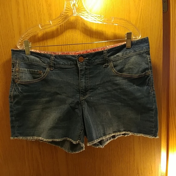 white ripped jean shorts mens